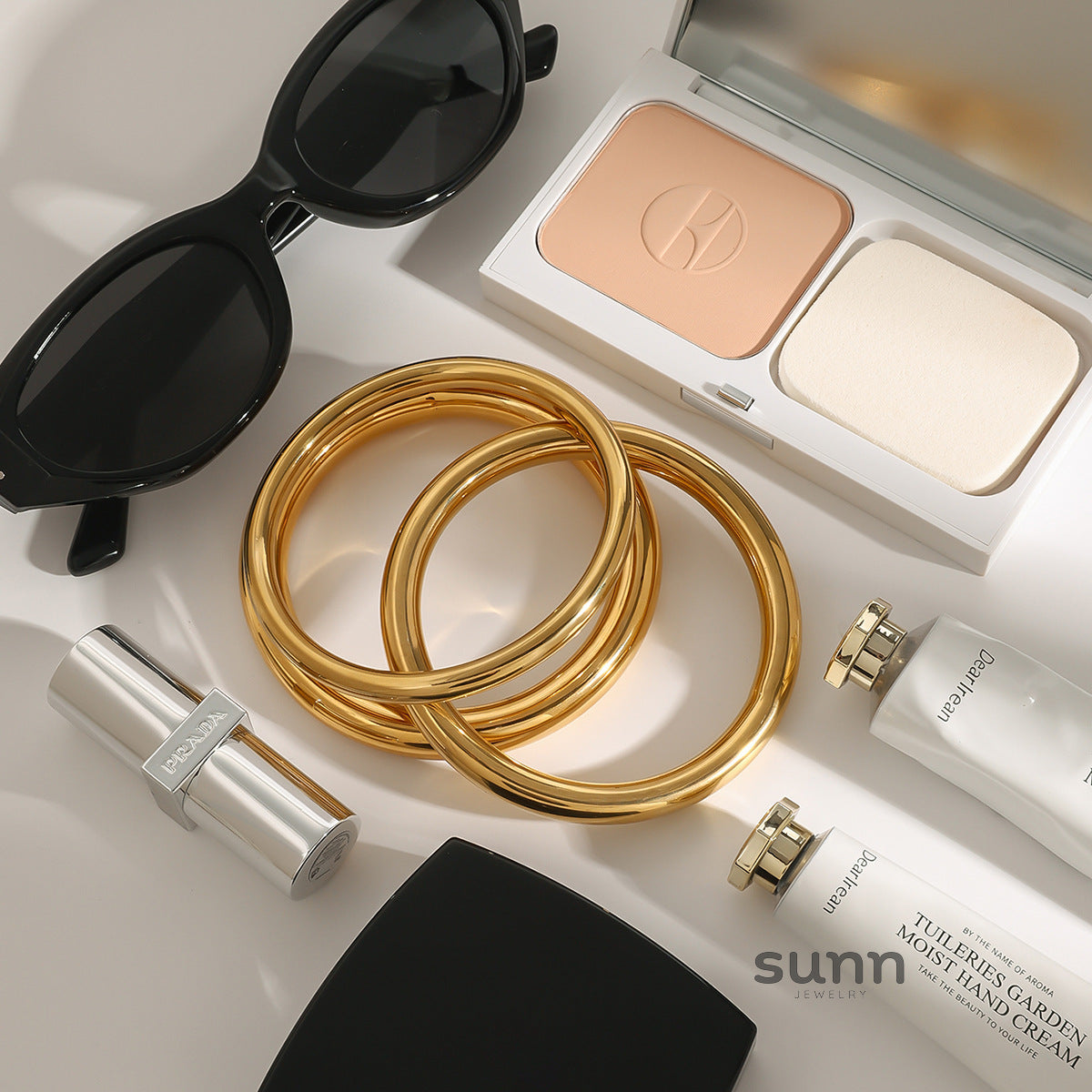 Nyomi Sleek Bangle [V9E49WBA]