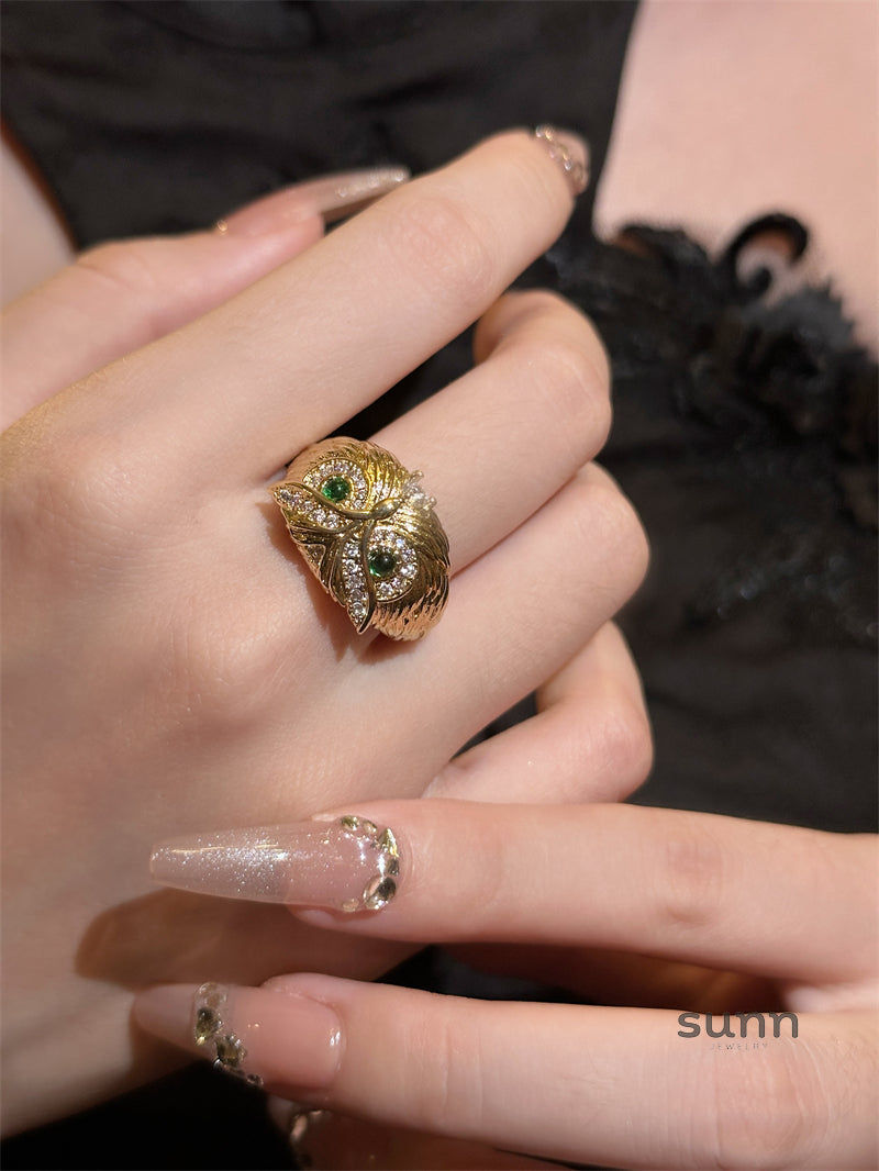 Nyra Emerald Owl Ring [M1W9JYEG]