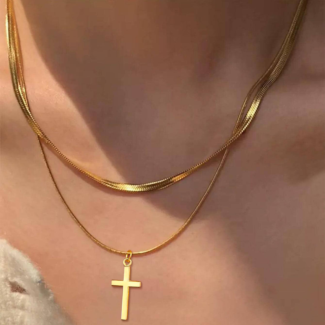 Nyra Layered Gold Cross Necklace [JMPREAMP]