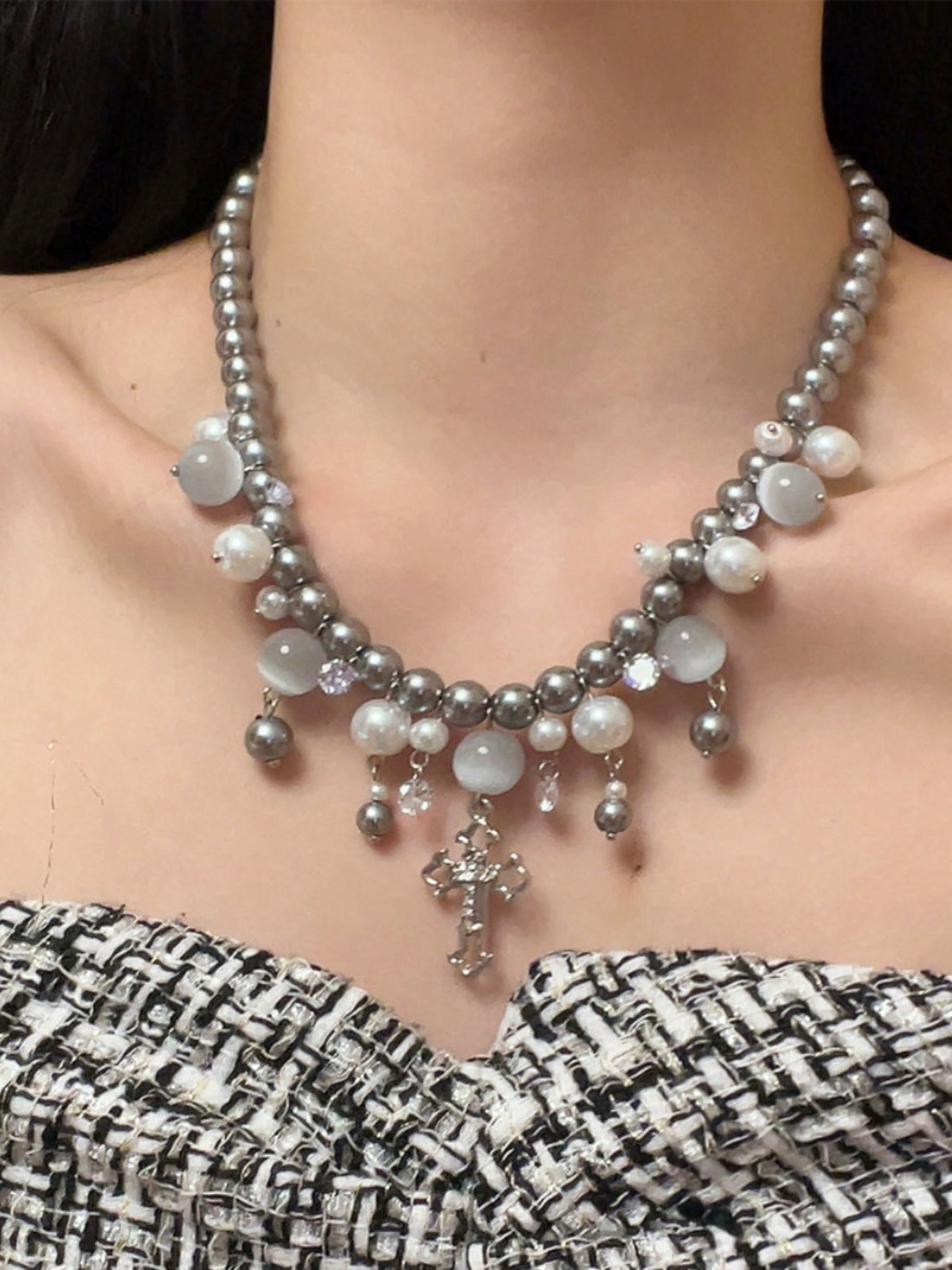 Oaklee Gray Pearl Cross Choker [8T65PXKG]