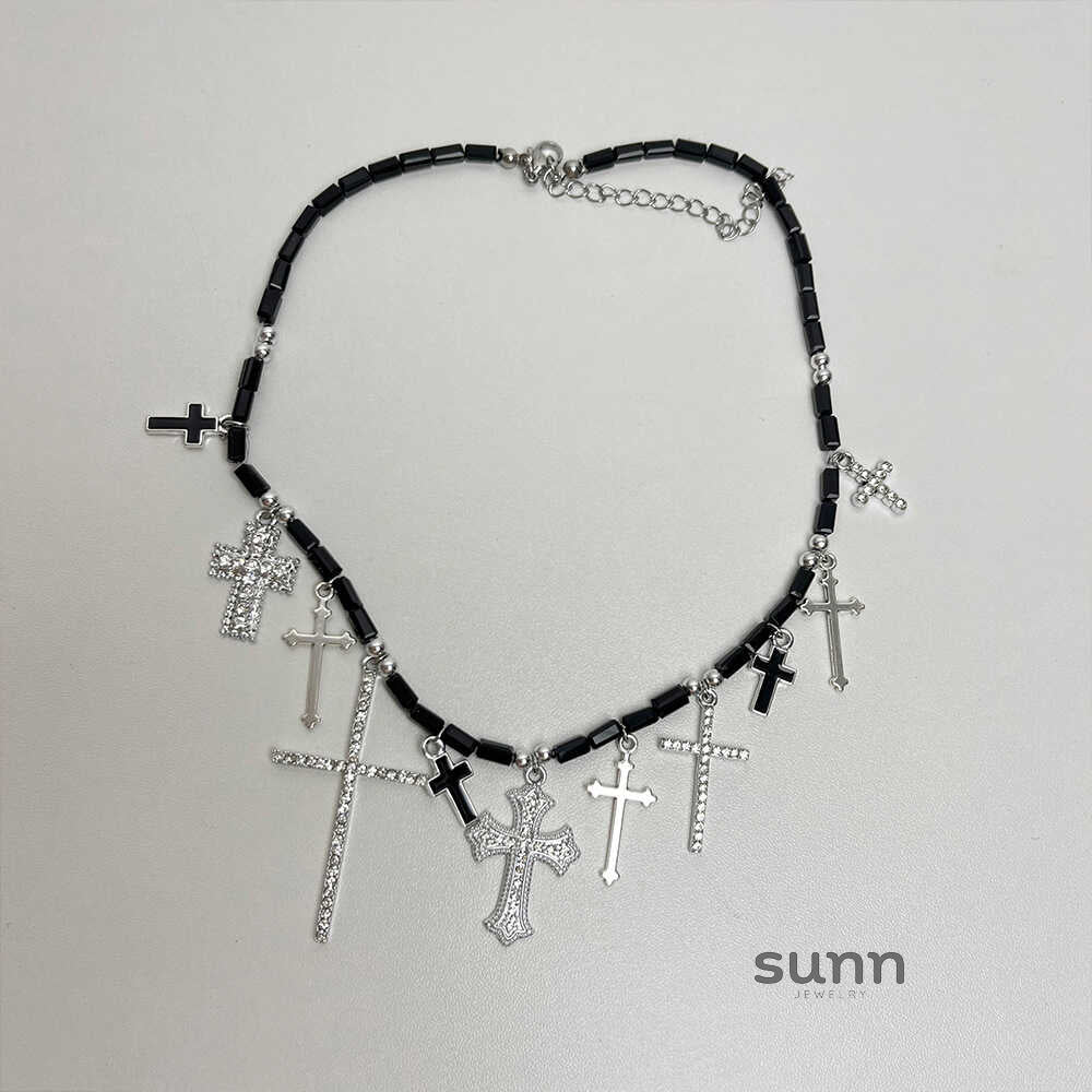 Olga Gothic Cross Choker [2OMDSCW2]