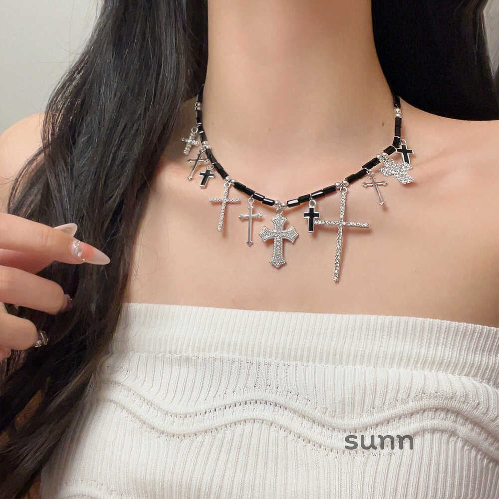Olga Gothic Cross Choker [2S1XZN52]