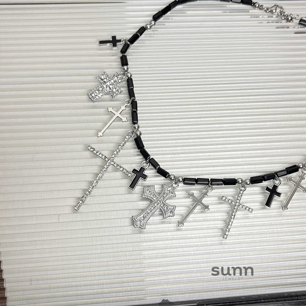 Olga Gothic Cross Choker [M2ZSHHRH]