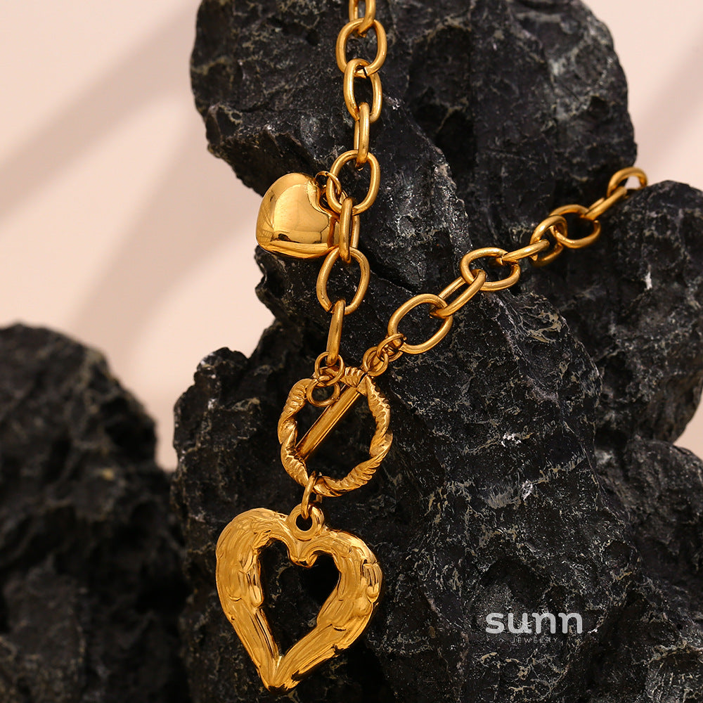 Olympia Heart Toggle Necklace [73JOY2YM]