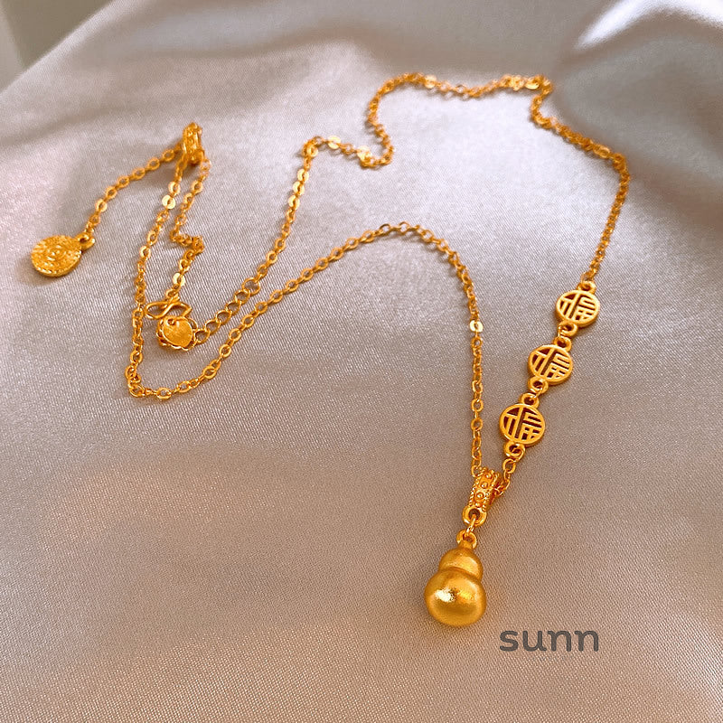 Olyvia Golden Fu Pendant Necklace [EDANMZ3H]