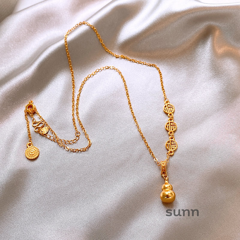 Olyvia Golden Fu Pendant Necklace [UIIRHEJZ]
