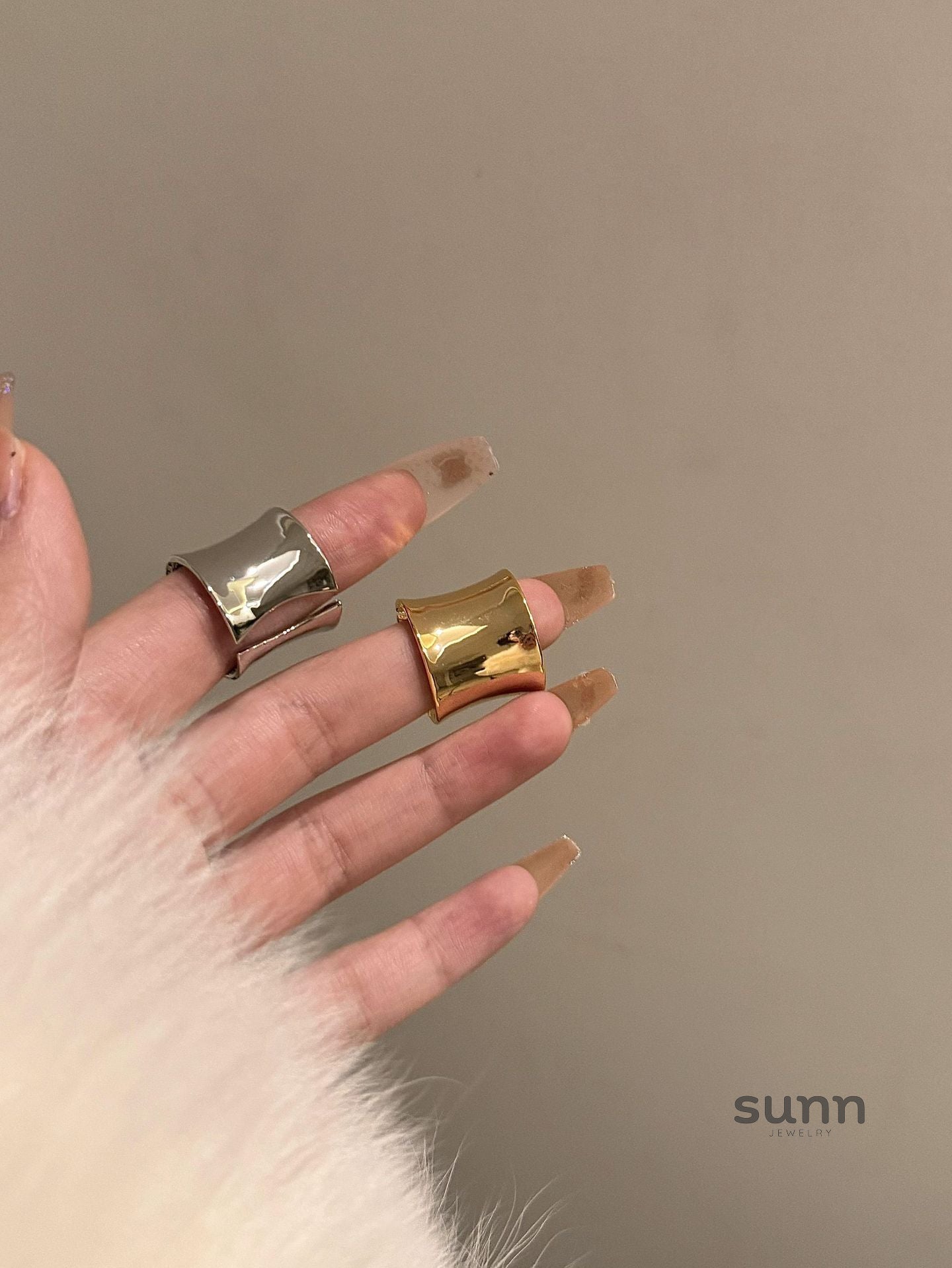 Onyx Sculptural Open Ring [RF5BO8I1]