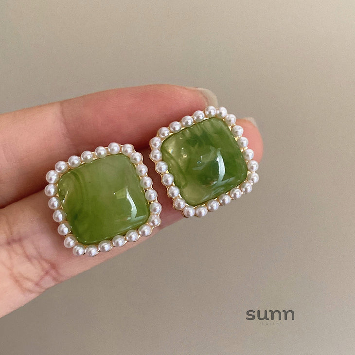 Ophelia Pearl Geometric Stud Earrings [RKAF3RQO]