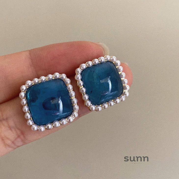 Ophelia Pearl Geometric Stud Earrings [V7INJTVB]