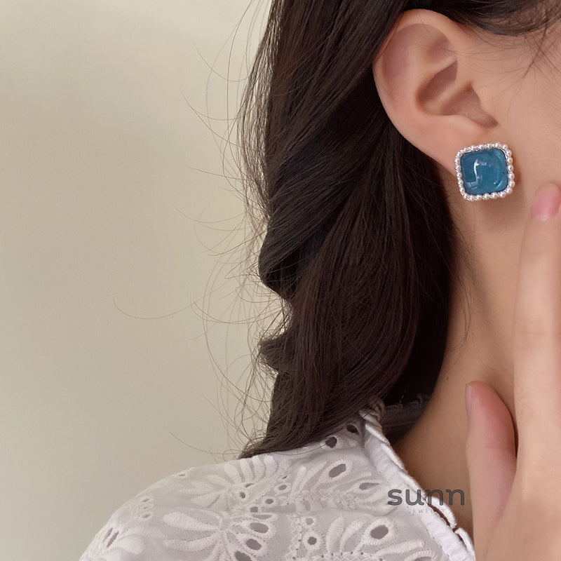 Ophelia Pearl Geometric Stud Earrings [FS1WYY2G]
