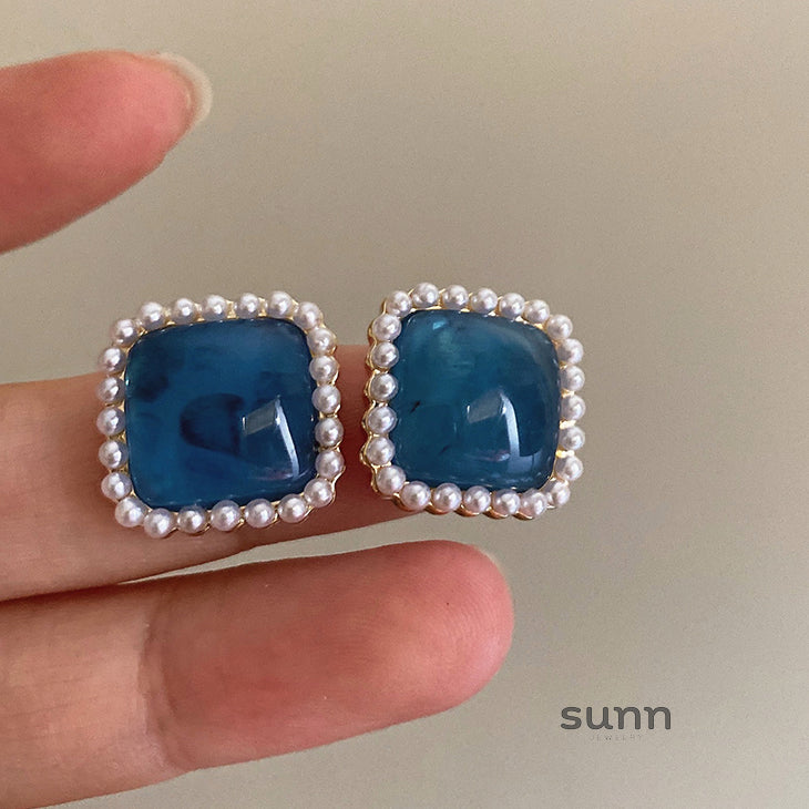 Ophelia Pearl Geometric Stud Earrings [B5BF89DS]