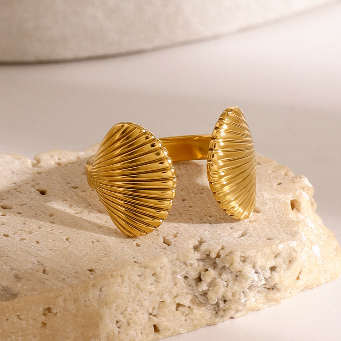 Oreoluwa Shell Open Ring [JUVKCDBM]