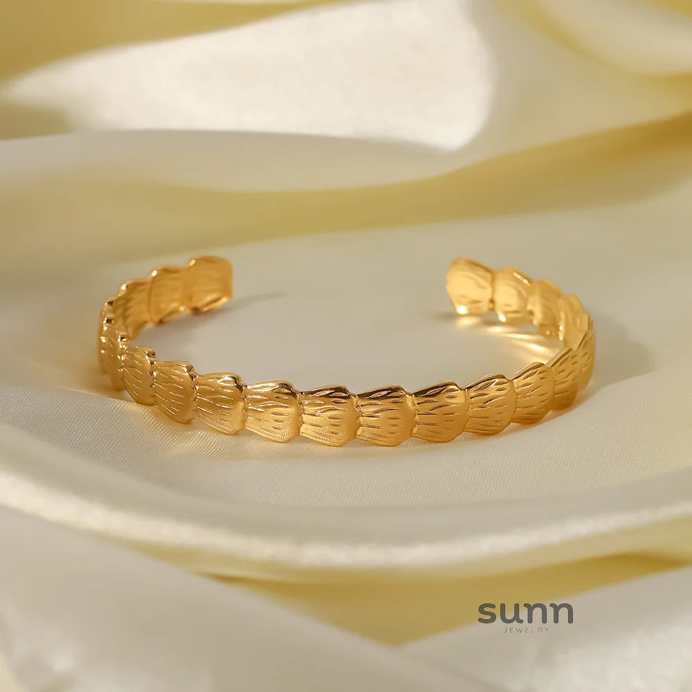 Ottilie Gold-Plated Shell Cuff