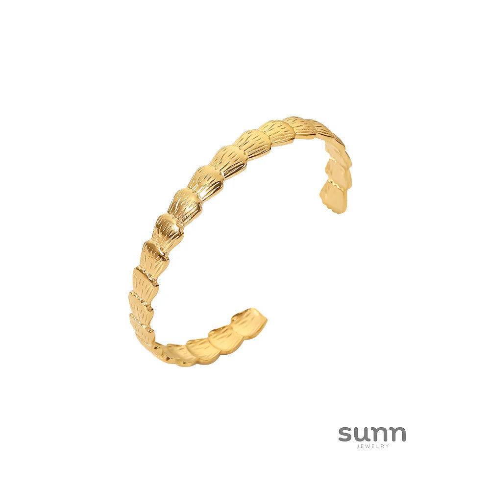 Ottilie Gold-Plated Shell Cuff