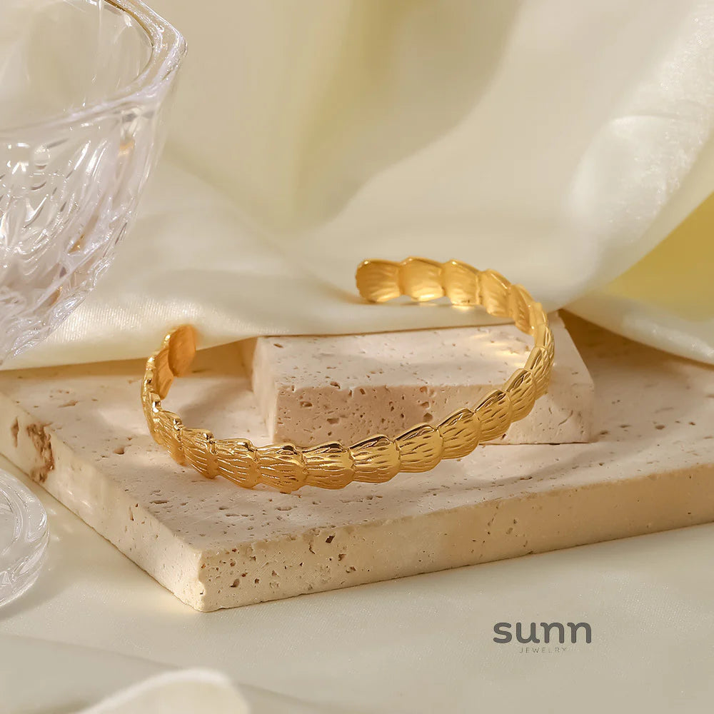 Ottilie Gold-Plated Shell Cuff