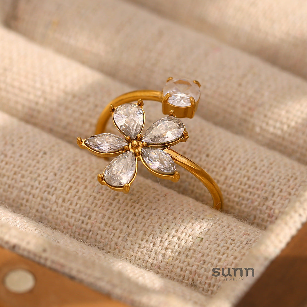 Owen Gold Zircon Flower Ring [HKMROXON]