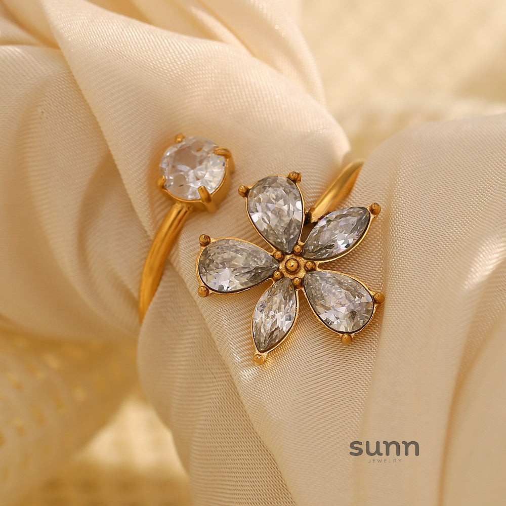 Owen Gold Zircon Flower Ring [7W9YXXBD]