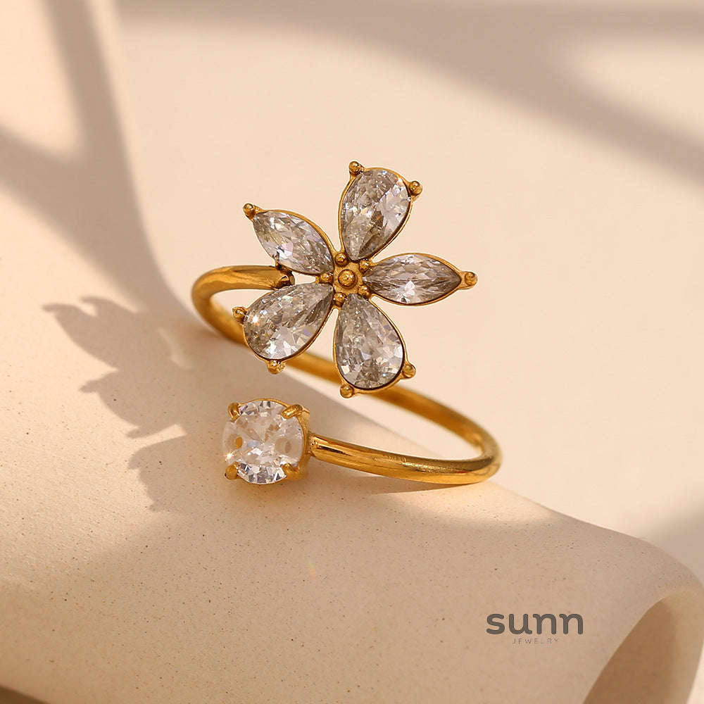 Owen Gold Zircon Flower Ring [6XJ8O33A]