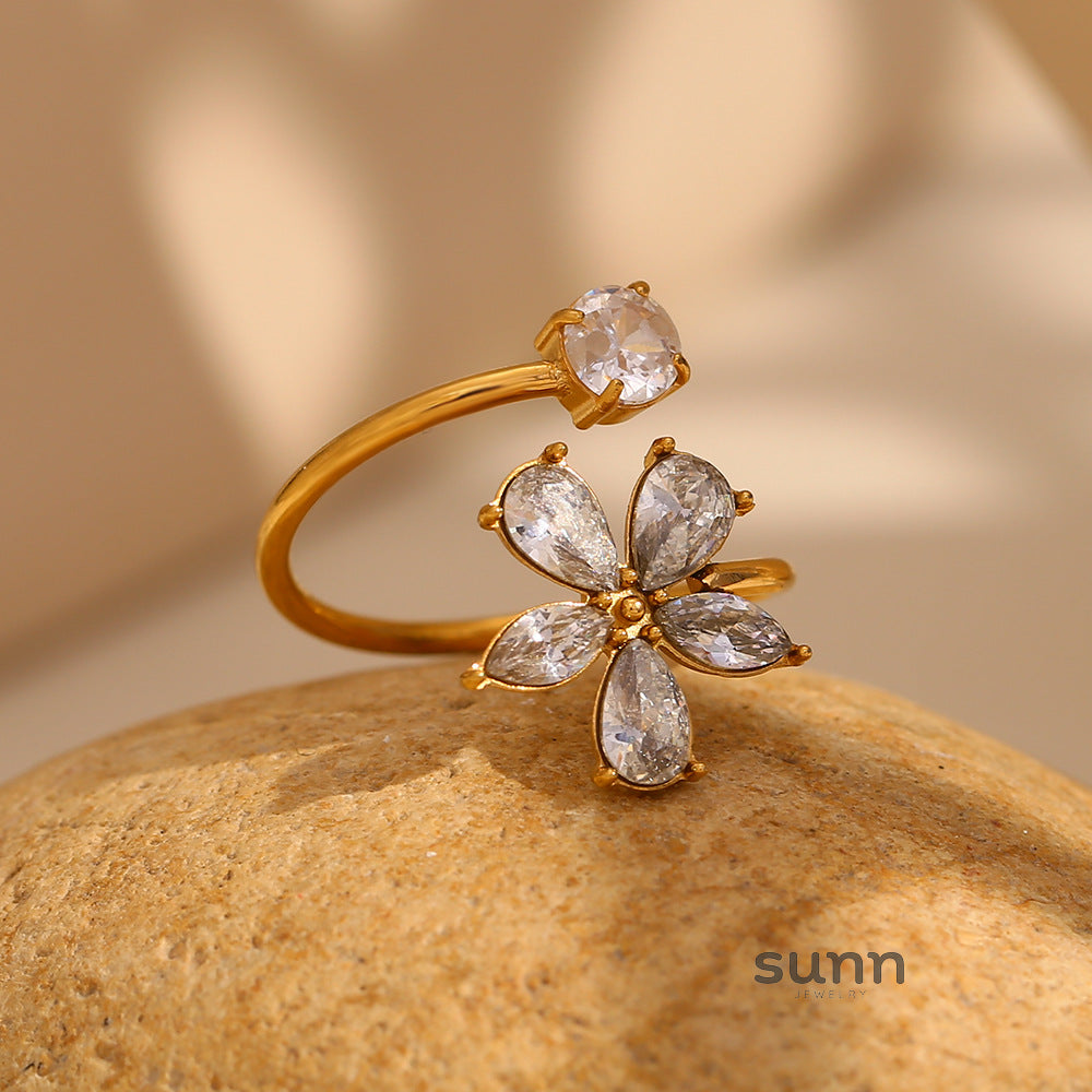 Owen Gold Zircon Flower Ring [QLTR2JOB]