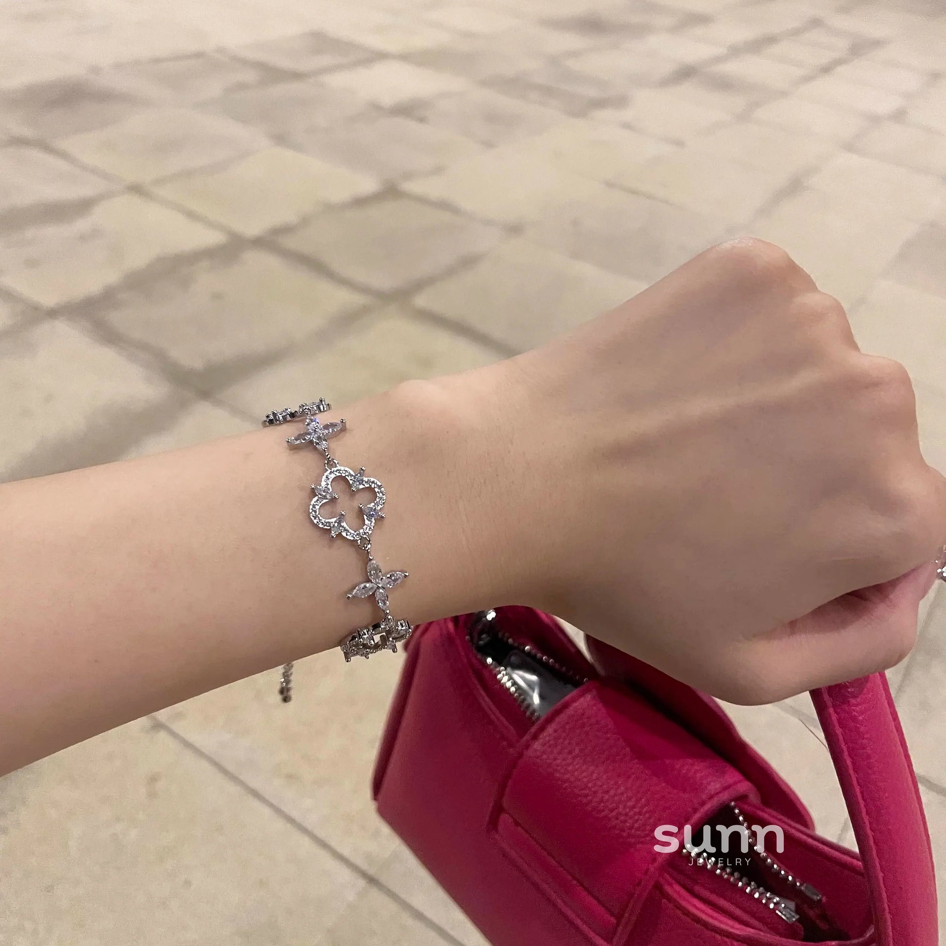 Paetyn Sparkling Clover Bracelet