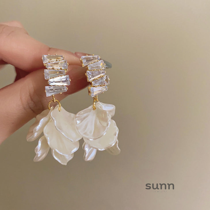Paislynn Ethereal Bloom Earrings [9B8AO58Z]