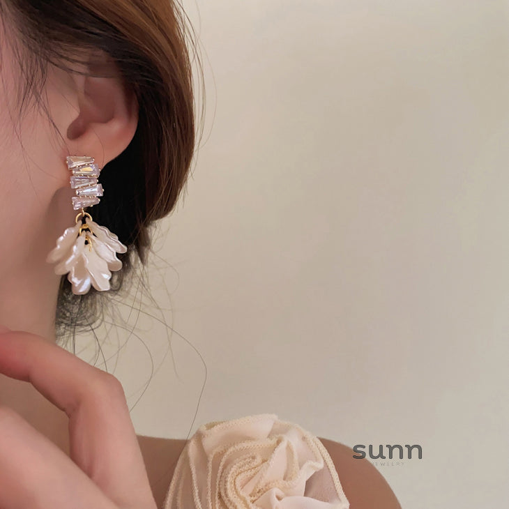 Paislynn Ethereal Bloom Earrings [C64OSWRT]