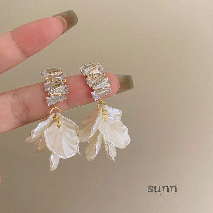 Paislynn Ethereal Bloom Earrings [49HHRQ60]