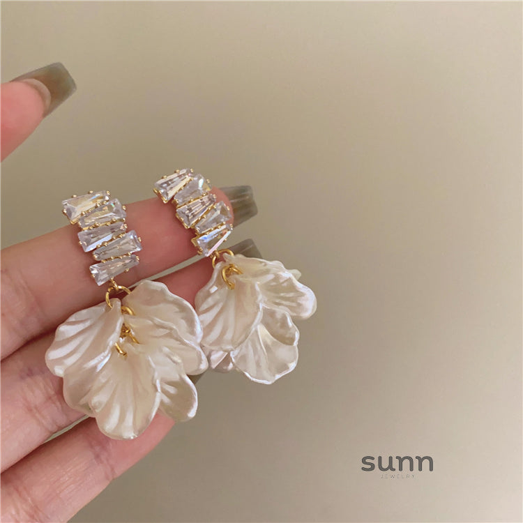 Paislynn Ethereal Bloom Earrings [VGIZWHFF]