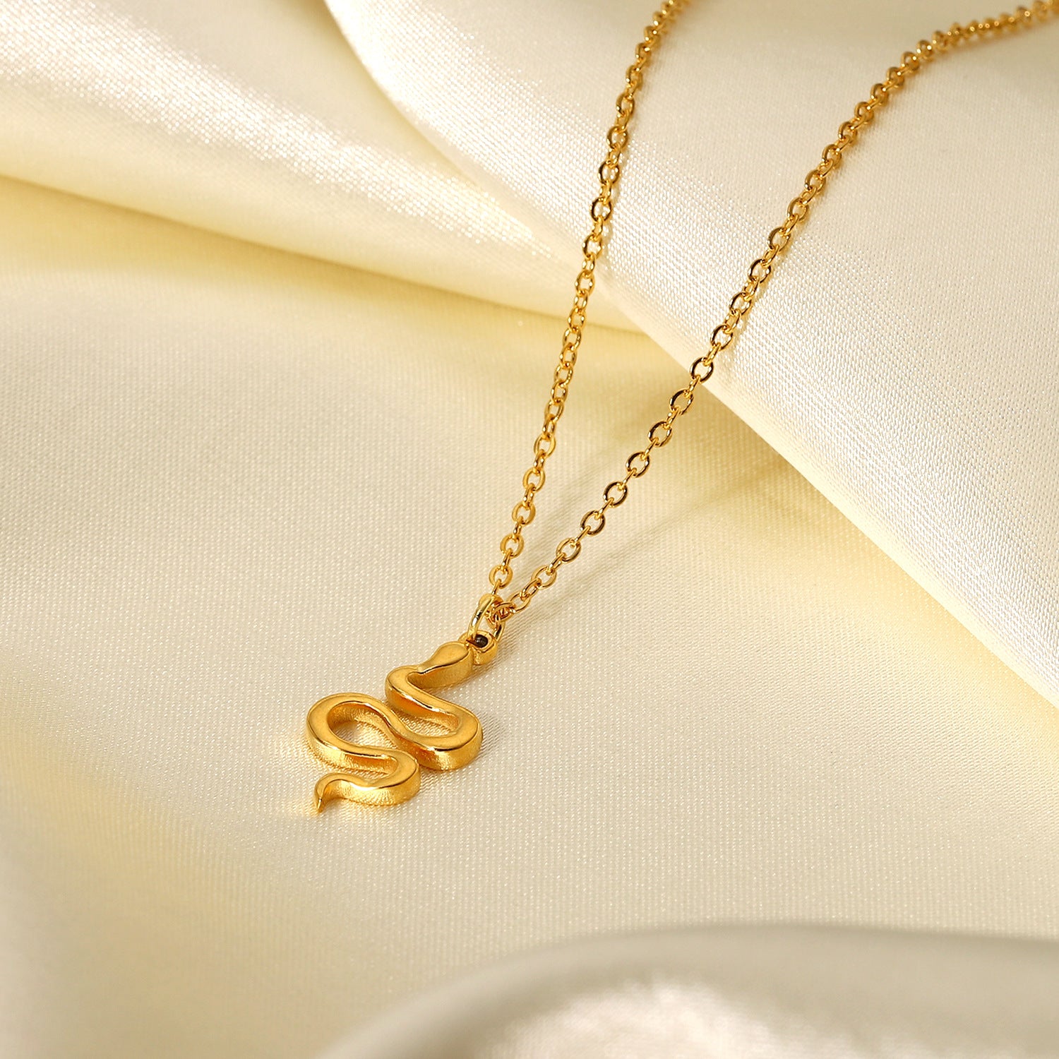 Paislynn Snake Pendant Necklace [I7CIDY34]