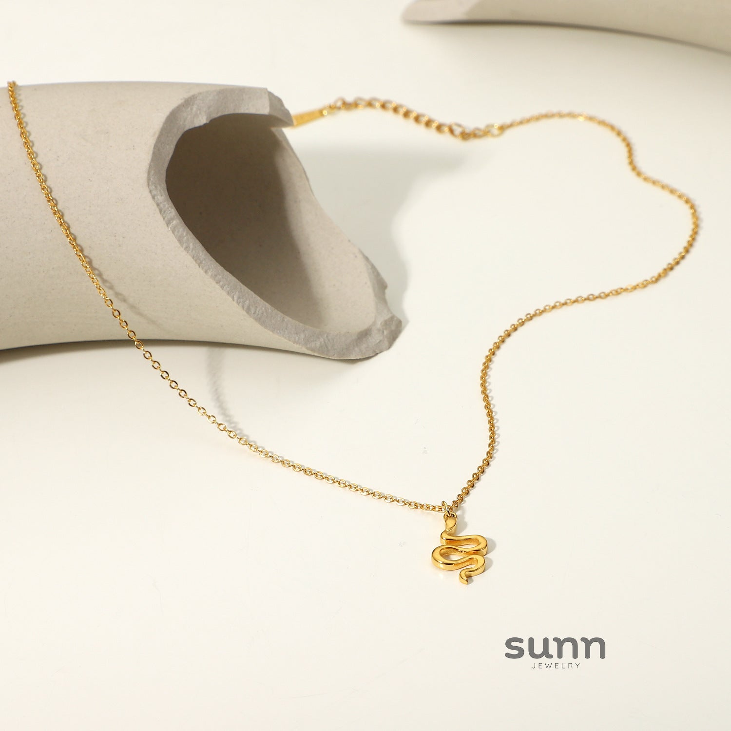 Paislynn Snake Pendant Necklace [EZ82J7XF]