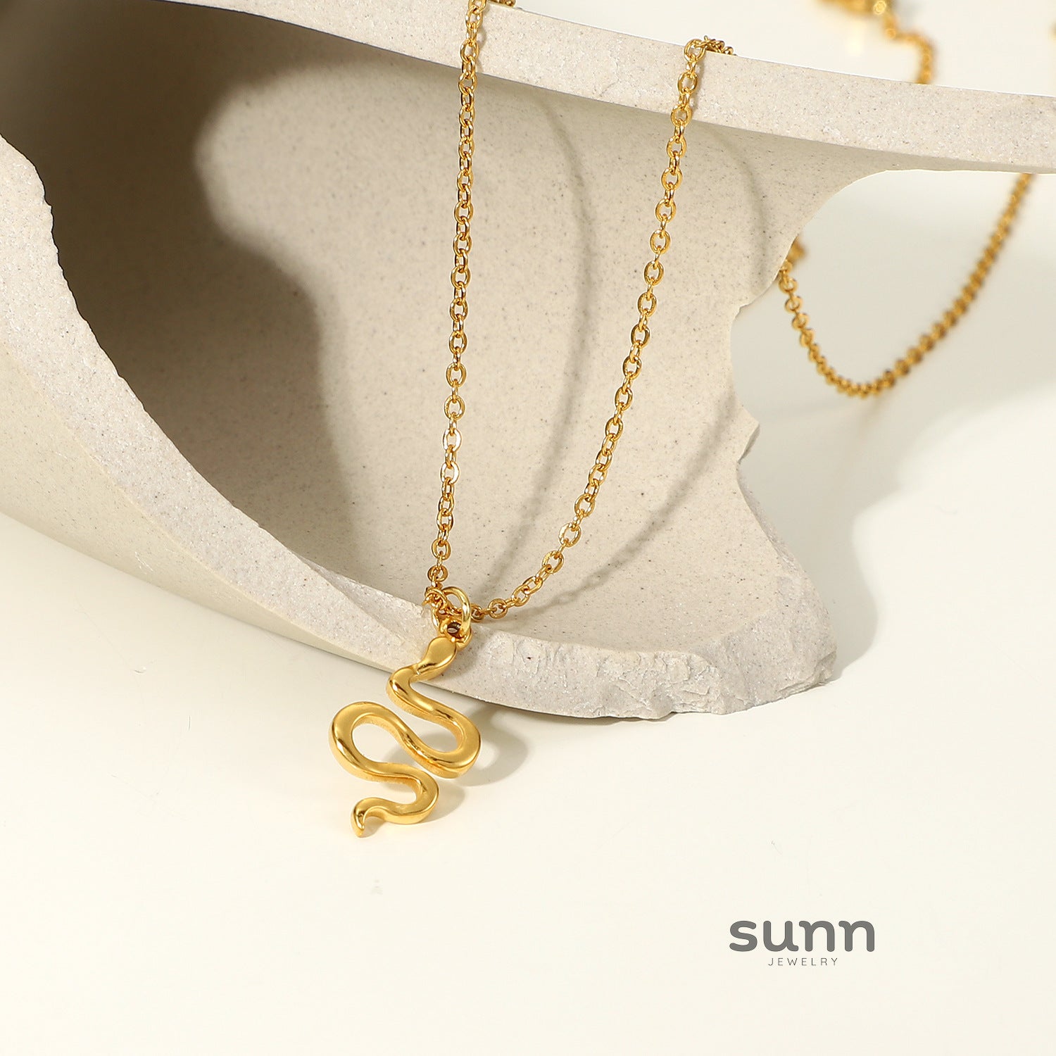 Paislynn Snake Pendant Necklace [7PWCZVQ0]