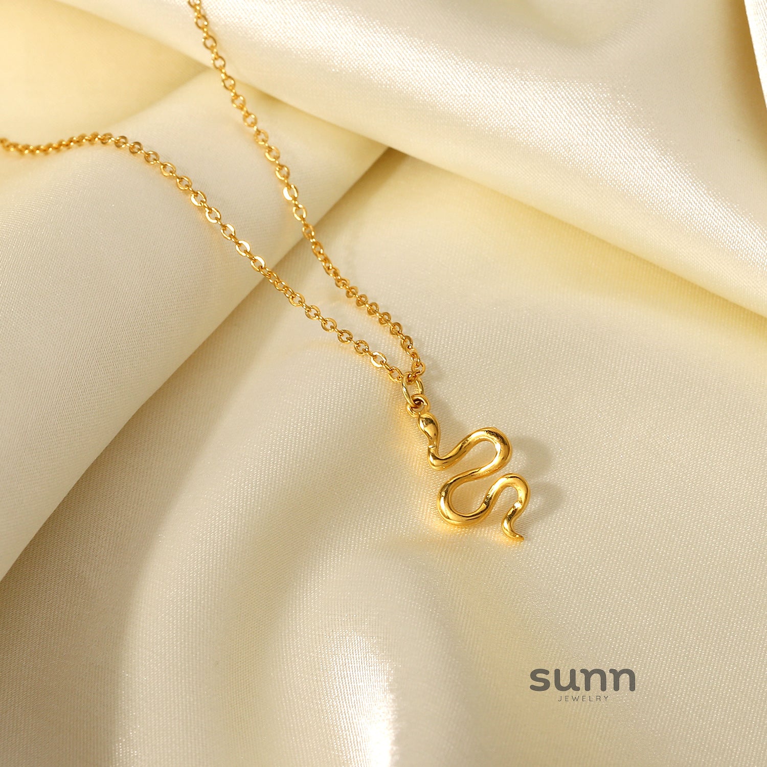 Paislynn Snake Pendant Necklace [G0MRR7JL]