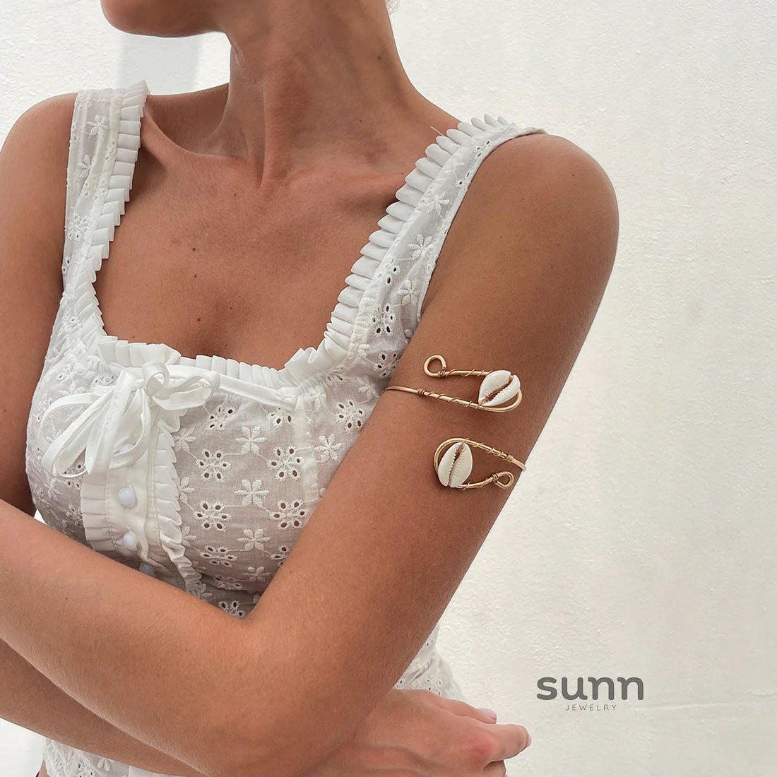 Paisyn Gold Shell Arm Cuff
