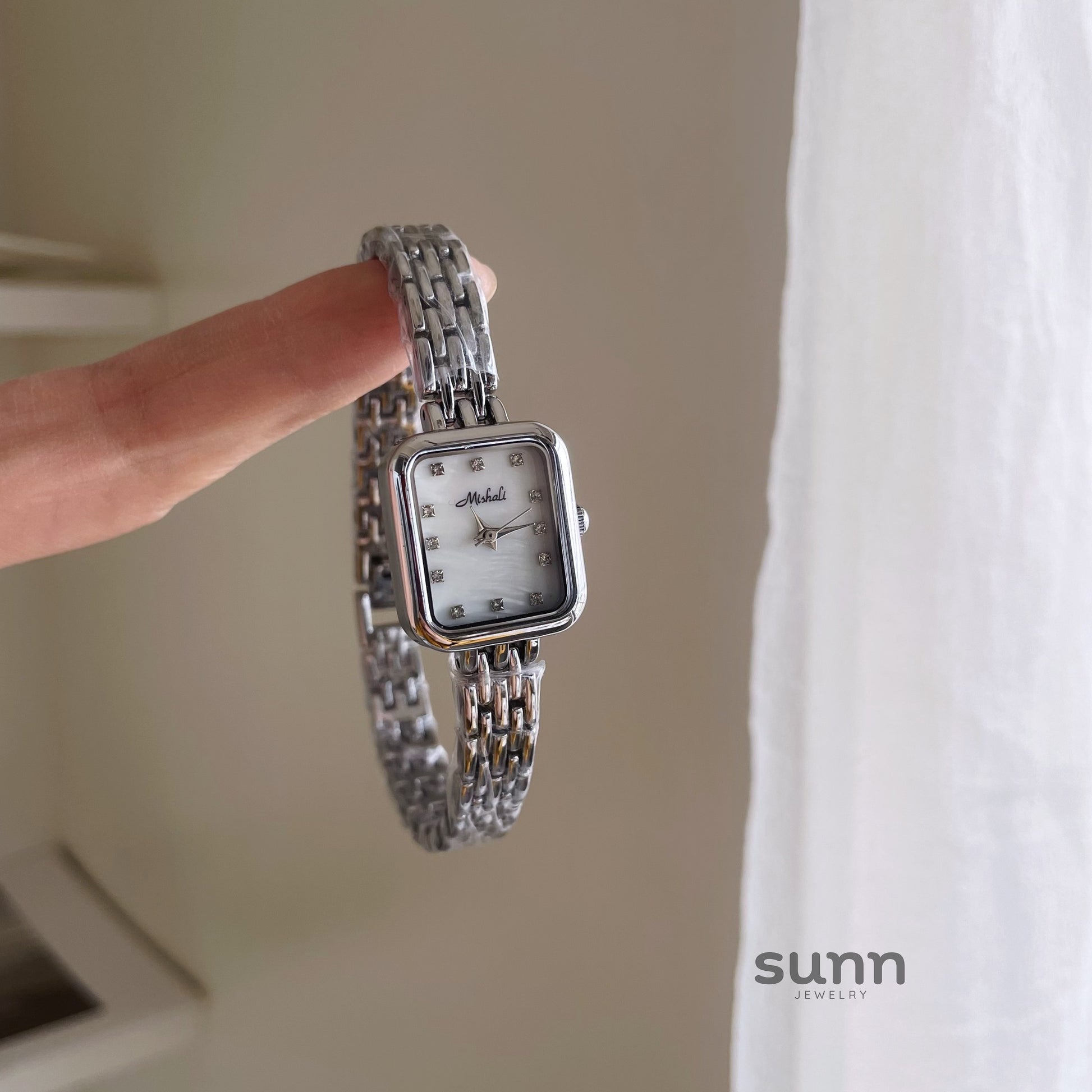 Parisa Delicate Square Watch [6A14066L]