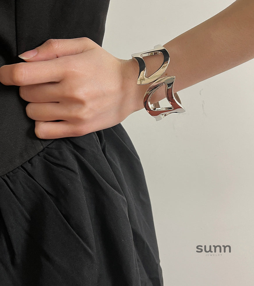 Parris Wide Cuff Bracelet [E8OIH65C]
