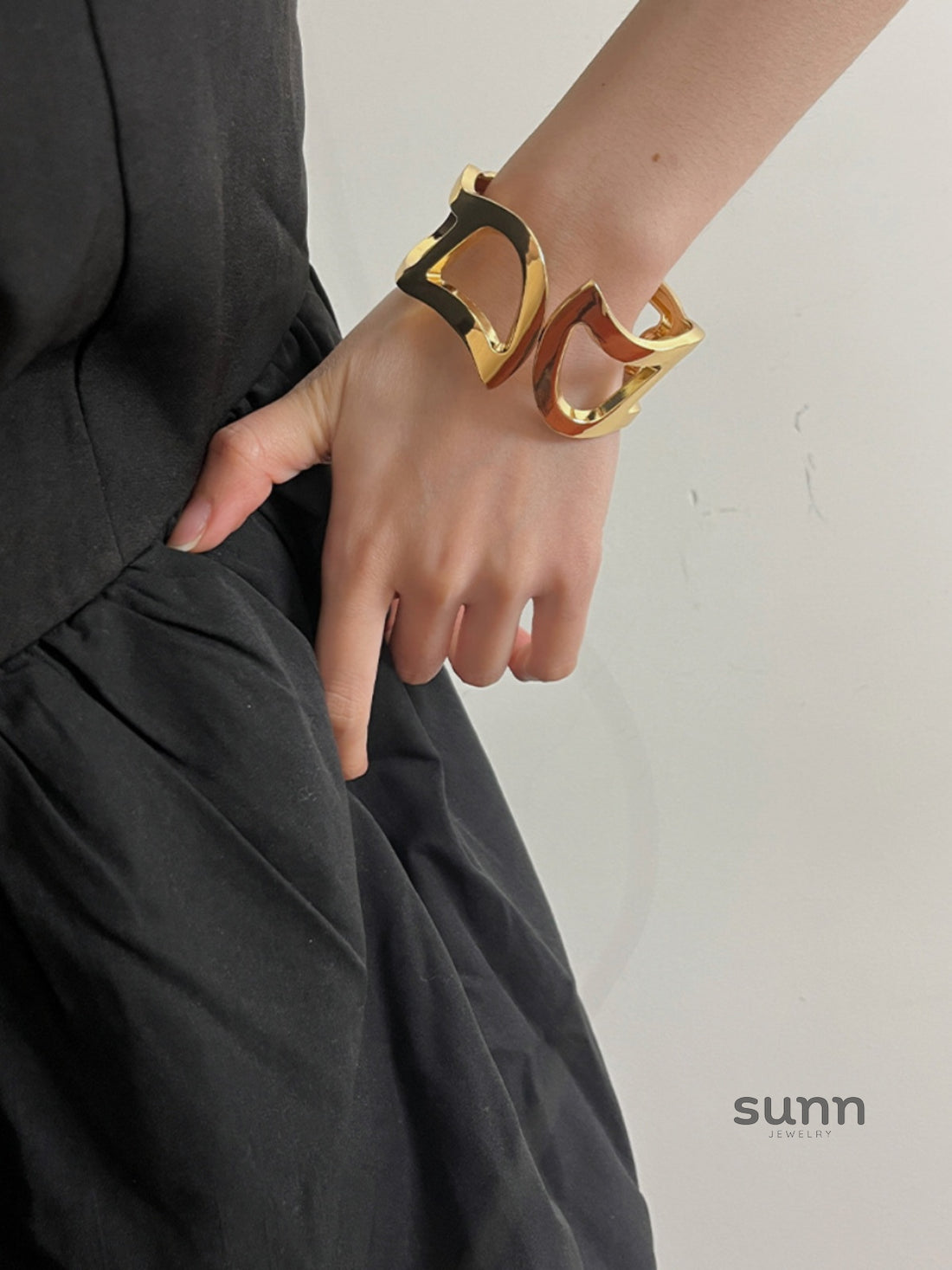 Parris Wide Cuff Bracelet [X6OGZO3W]