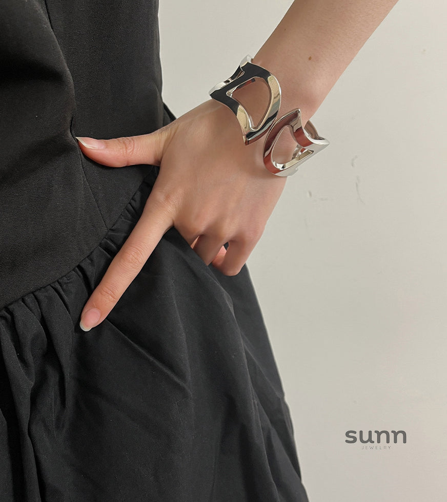 Parris Wide Cuff Bracelet [4I4IN5G5]