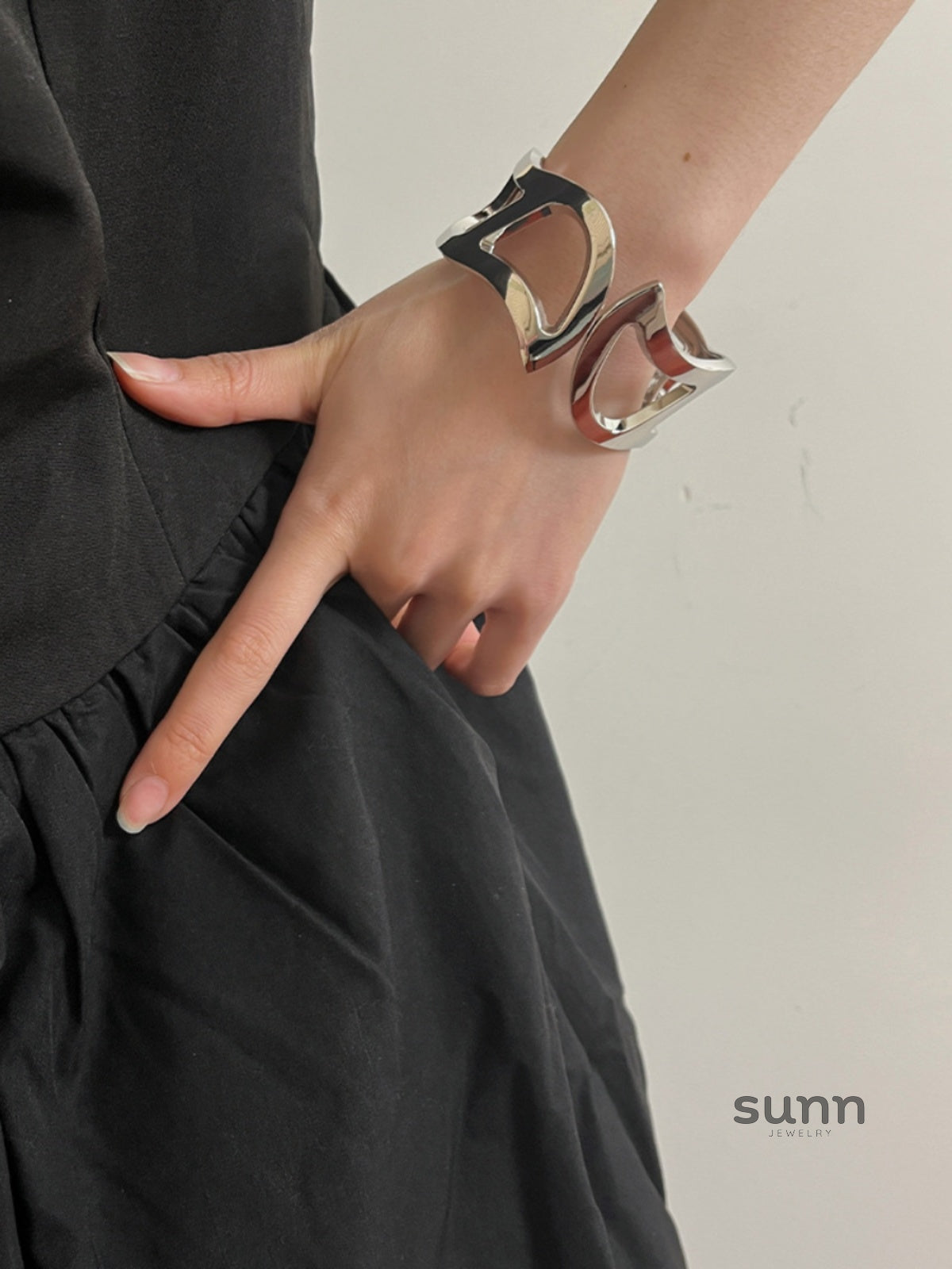 Parris Wide Cuff Bracelet [6OLC6VUI]