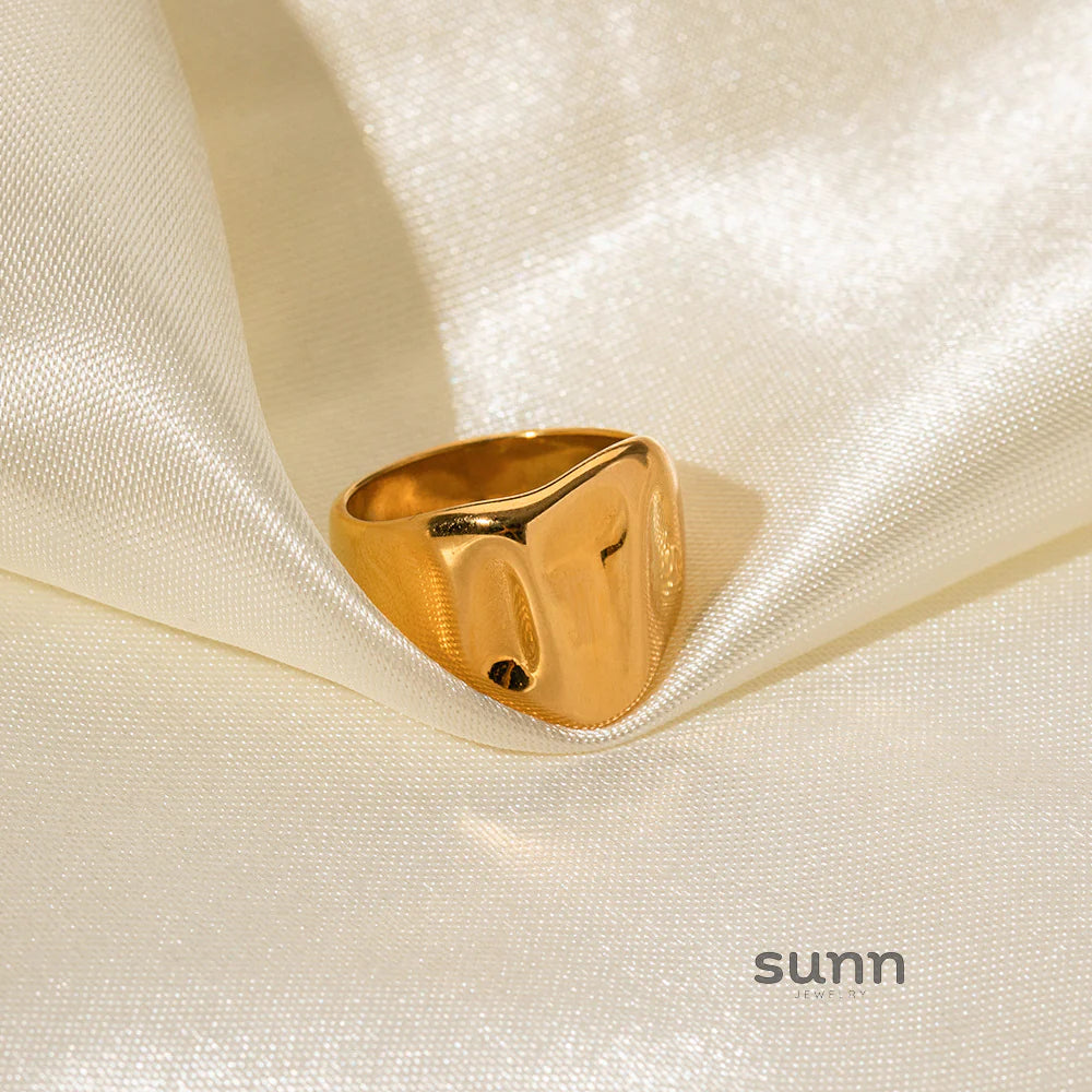 Passion 18K Gold Hammered Ring