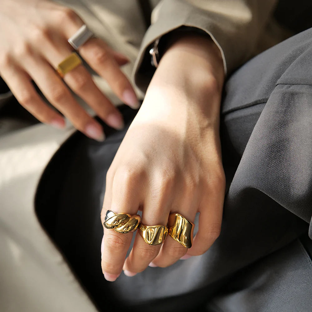 Passion 18K Gold Hammered Ring