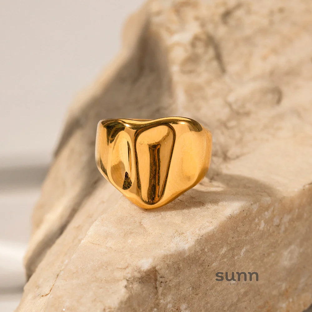 Passion 18K Gold Hammered Ring
