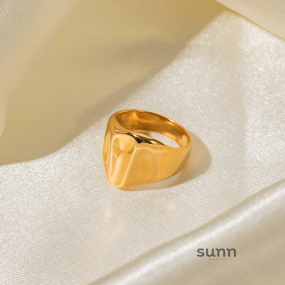 Passion 18K Gold Hammered Ring