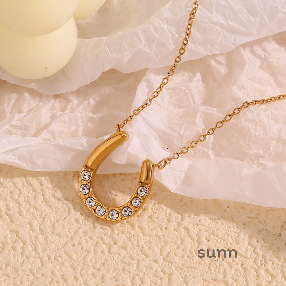 Pennelope Horseshoe Diamond Necklace [87HUQK29]