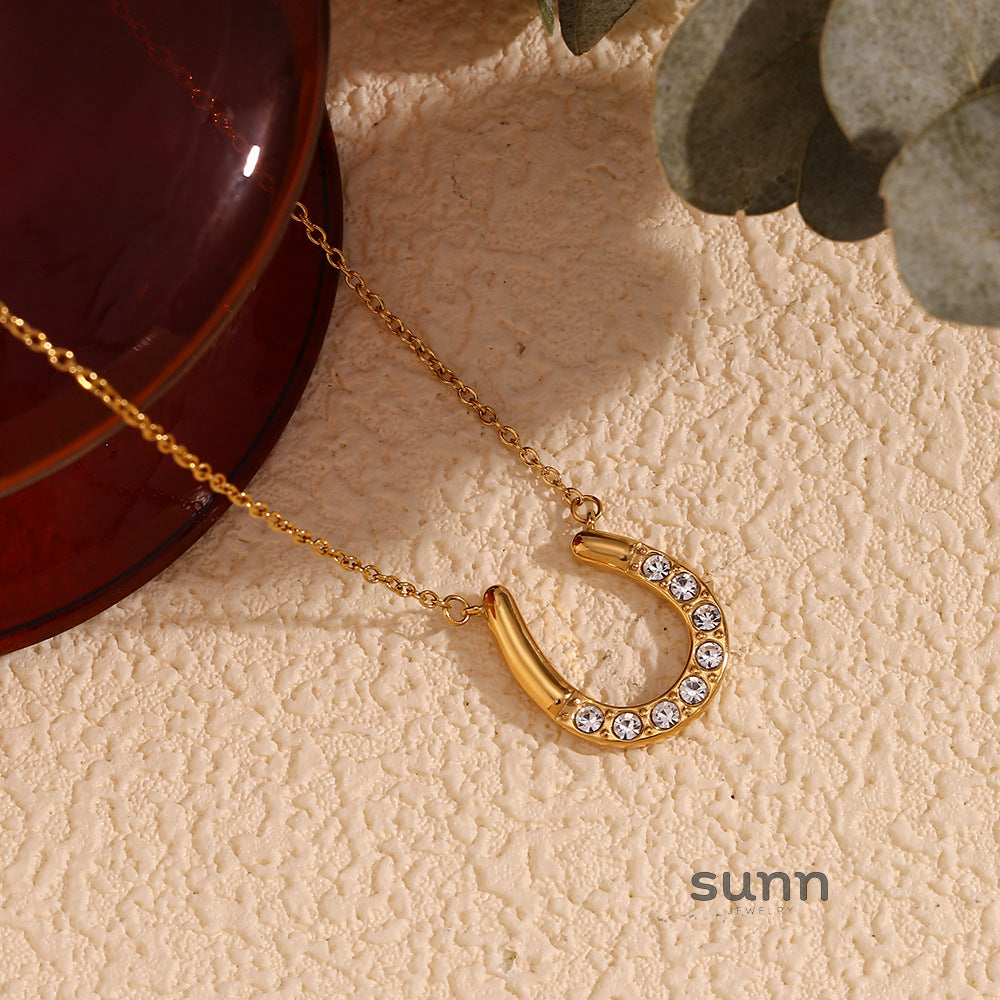 Pennelope Horseshoe Diamond Necklace [8K19HT2W]