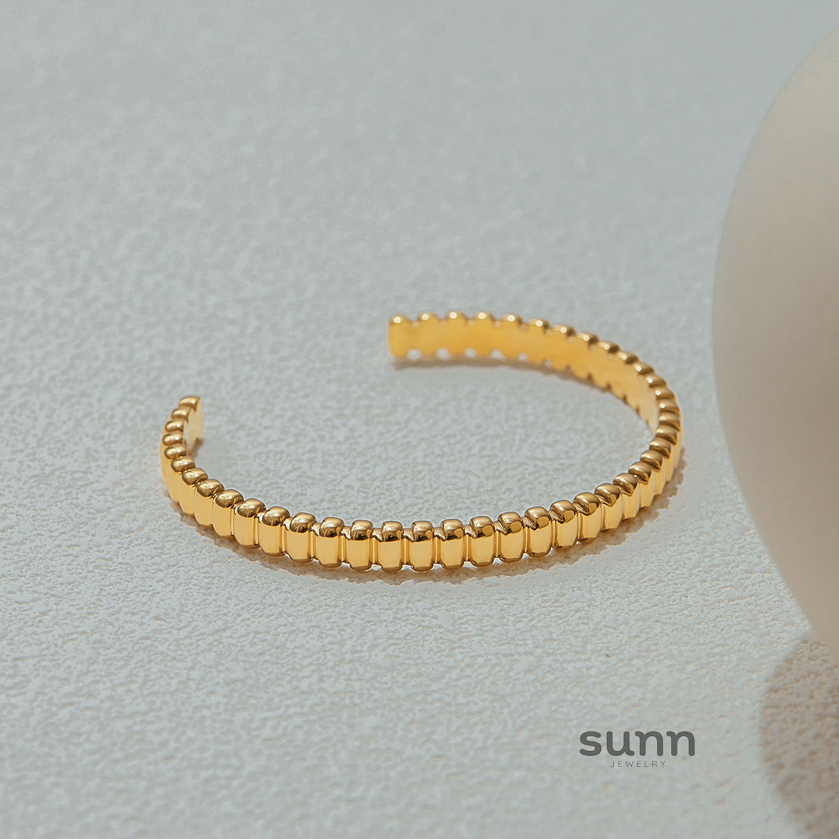 Peri Sleek Oval Bracelet [MUCH75KY]