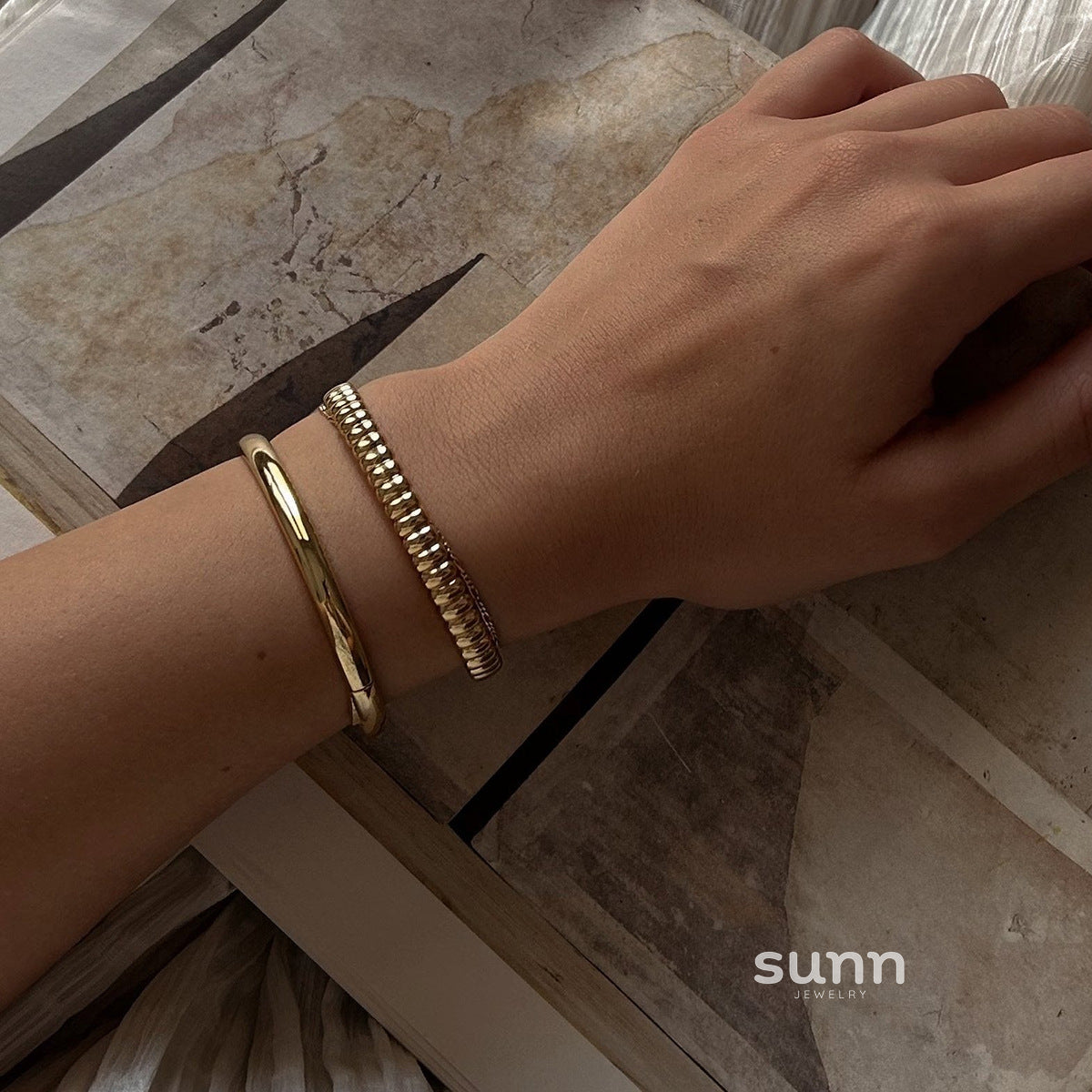 Peri Sleek Oval Bracelet [7JPZM3ZZ]