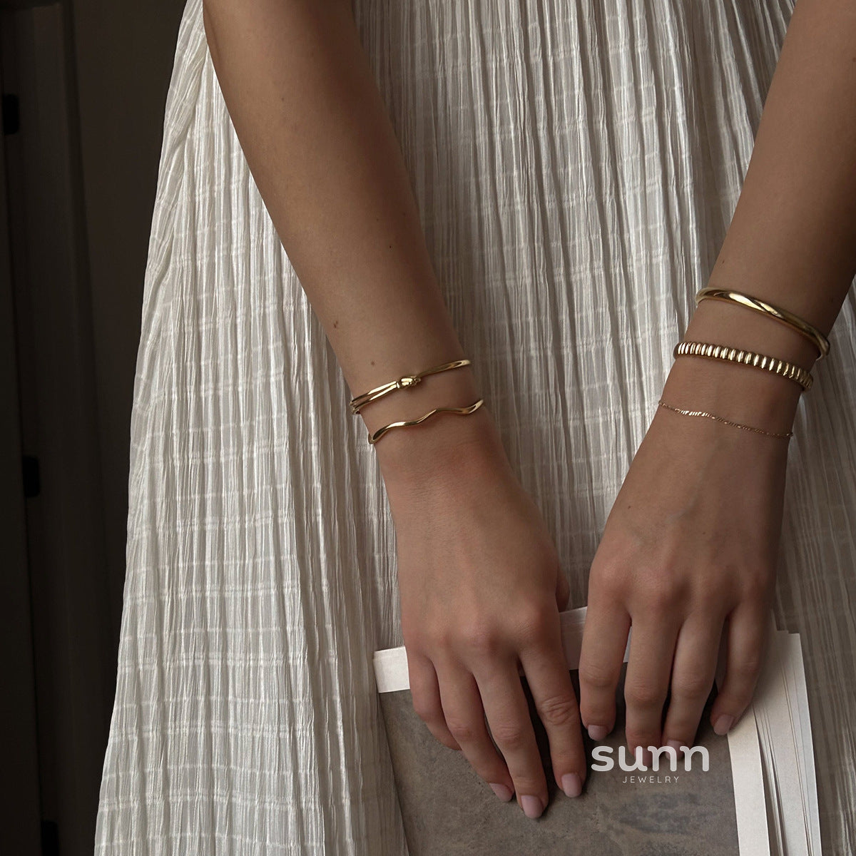 Peri Sleek Oval Bracelet [2CBN2T8M]