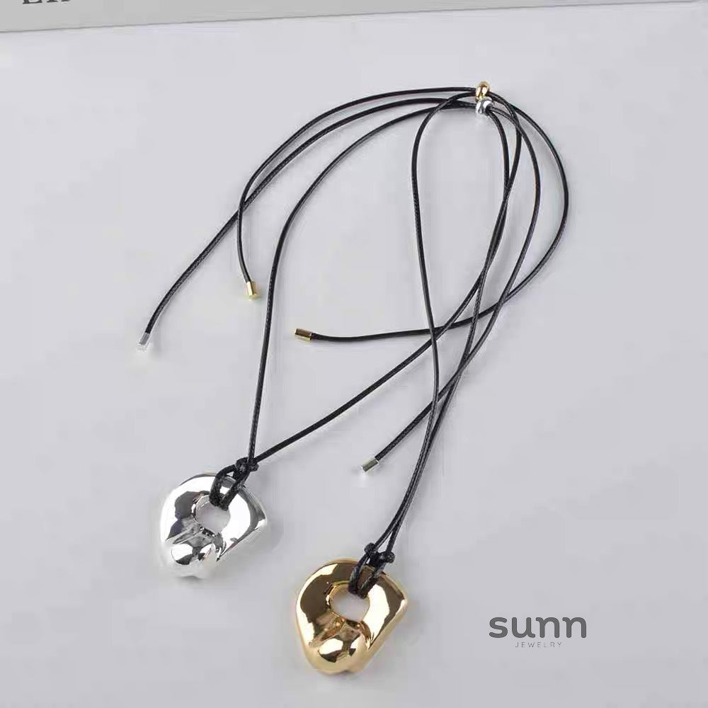 Pippa Cutout Leather Necklace [FVKC9SJB]