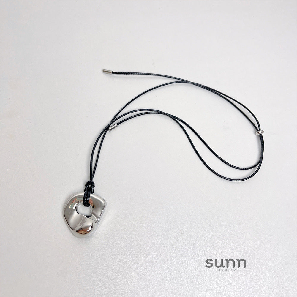 Pippa Cutout Leather Necklace [6VX8LT4G]