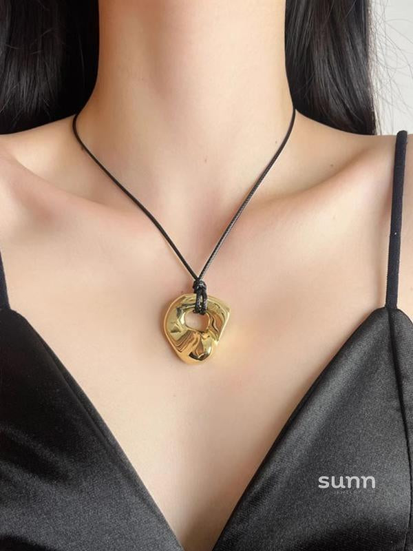 Pippa Cutout Leather Necklace [IE0JQUZ5]